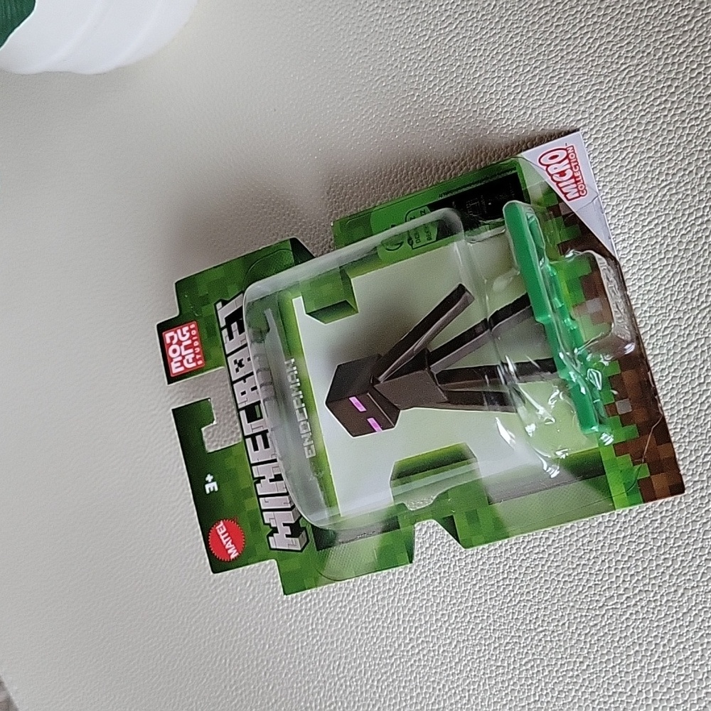 Mattel Minecraft Enderman Figure in Black and Green Packaging - Picture 4 of 5